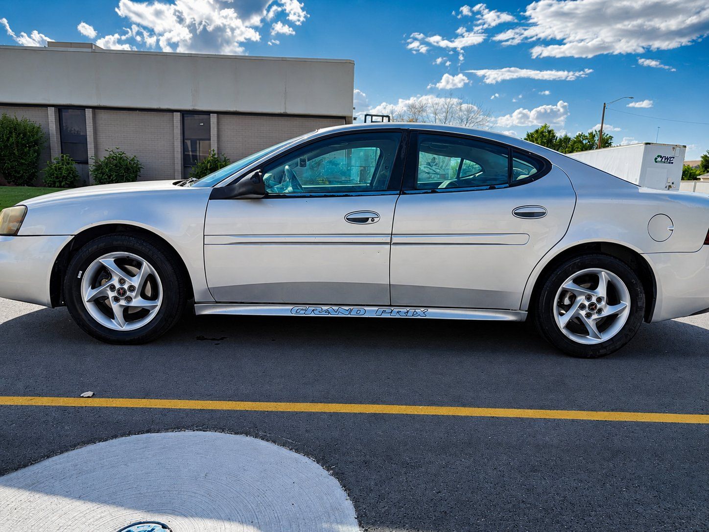 pontiac grand prix 2004 2G2WR524741196689 image pontiac grand prix 2004 2G2WR524741196689 image
